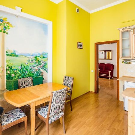 2 Virmens'Ka Apartment Lviv Buitenkant foto