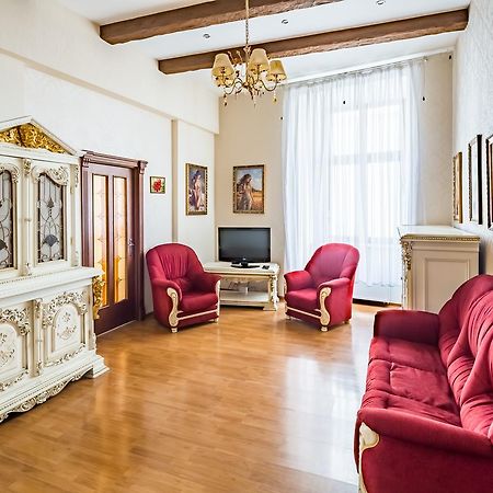 2 Virmens'Ka Apartment Lviv Buitenkant foto