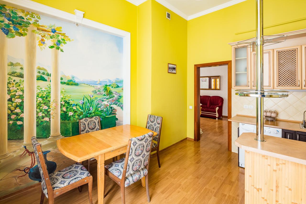 2 Virmens'Ka Apartment Lviv Buitenkant foto