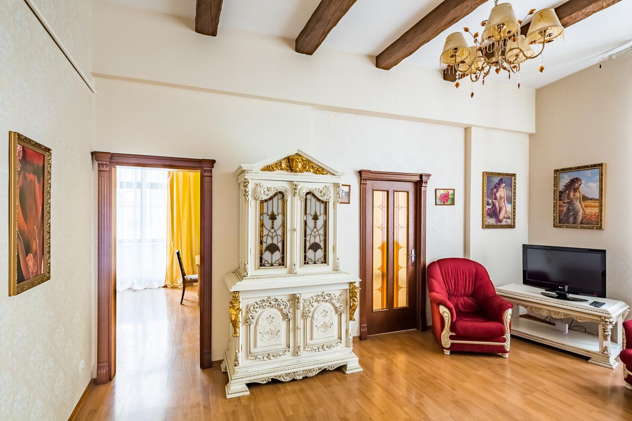 2 Virmens'Ka Apartment Lviv Buitenkant foto