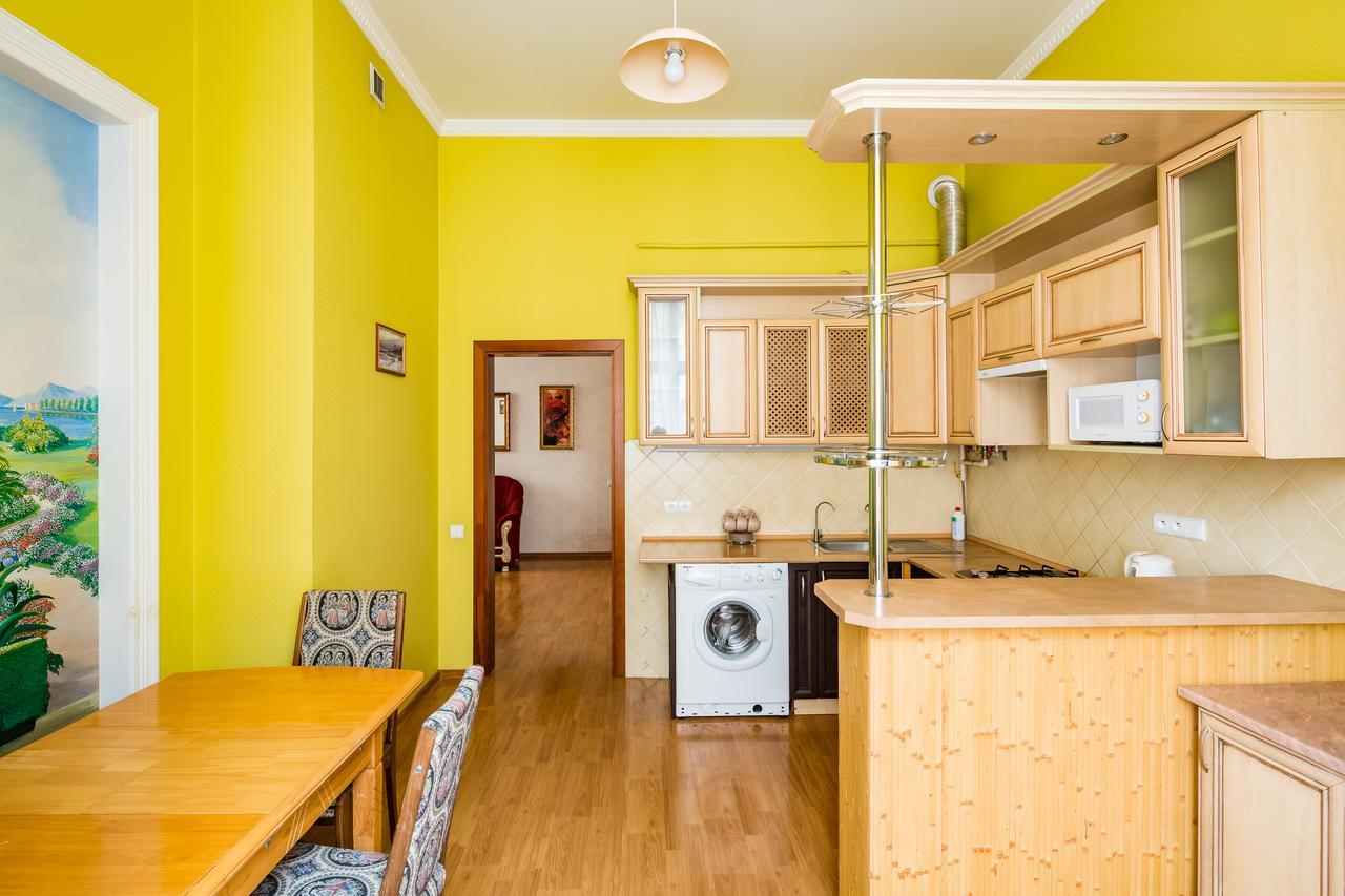 2 Virmens'Ka Apartment Lviv Buitenkant foto