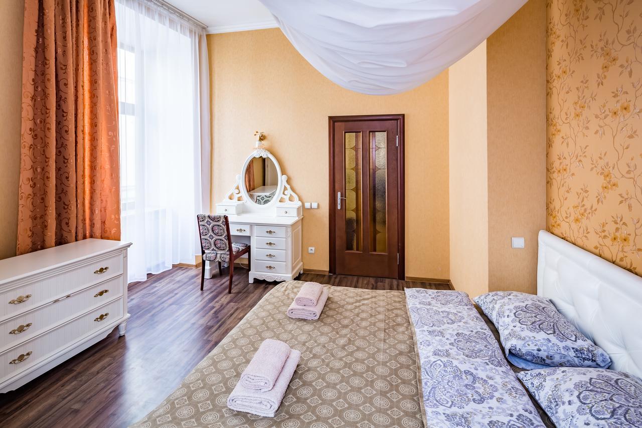 2 Virmens'Ka Apartment Lviv Buitenkant foto