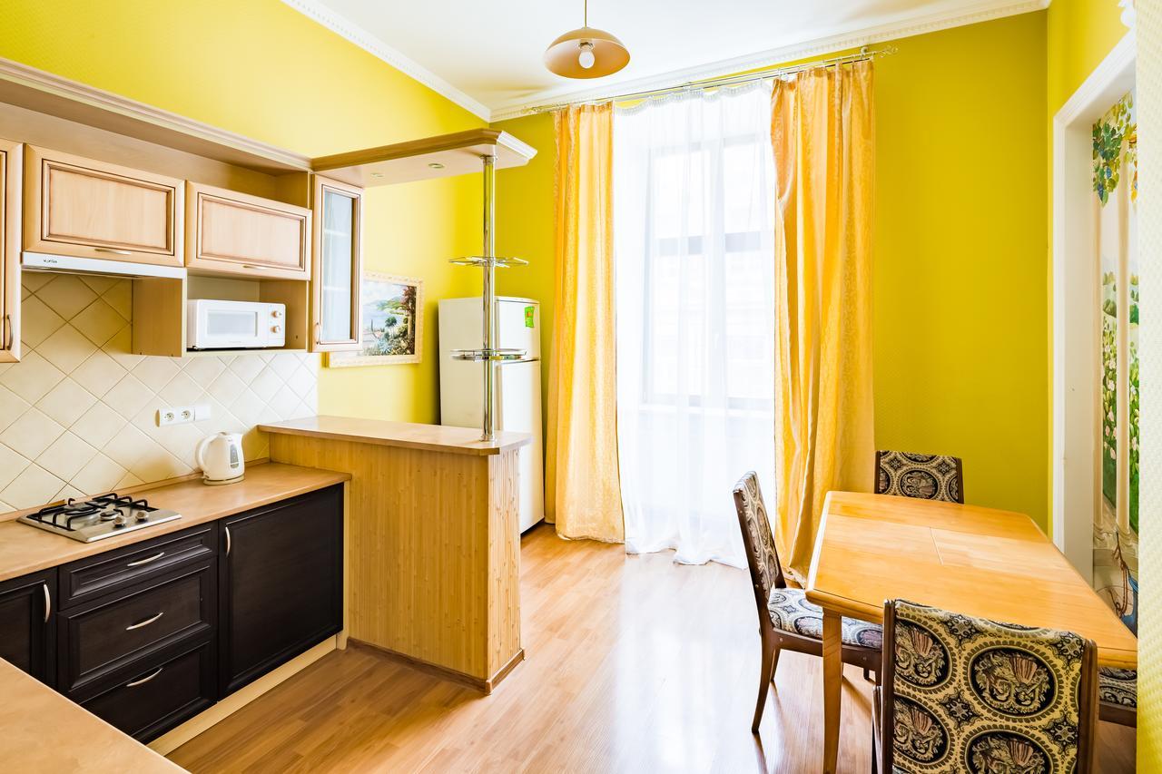 2 Virmens'Ka Apartment Lviv Buitenkant foto