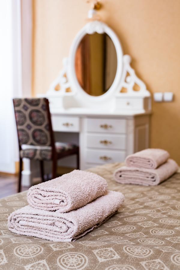 2 Virmens'Ka Apartment Lviv Buitenkant foto