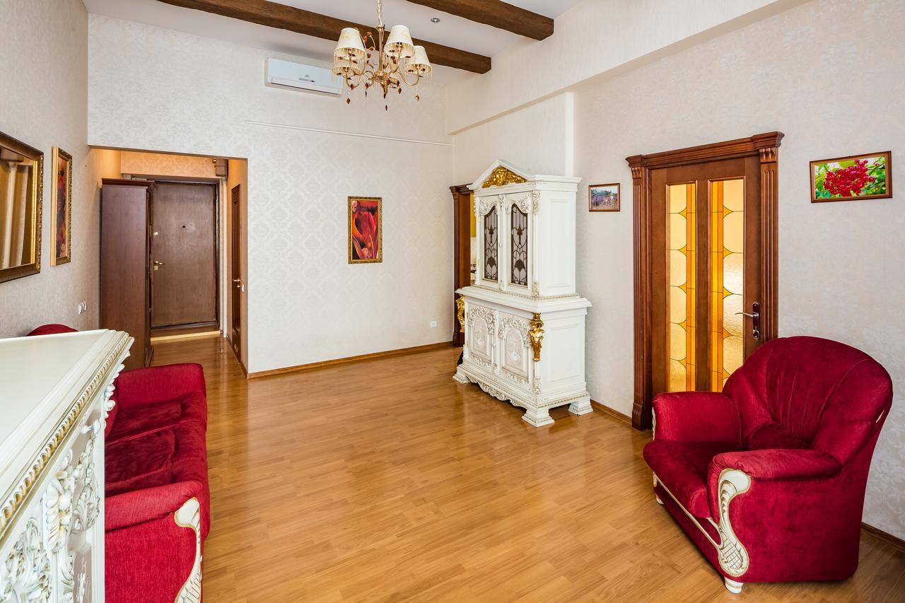 2 Virmens'Ka Apartment Lviv Buitenkant foto