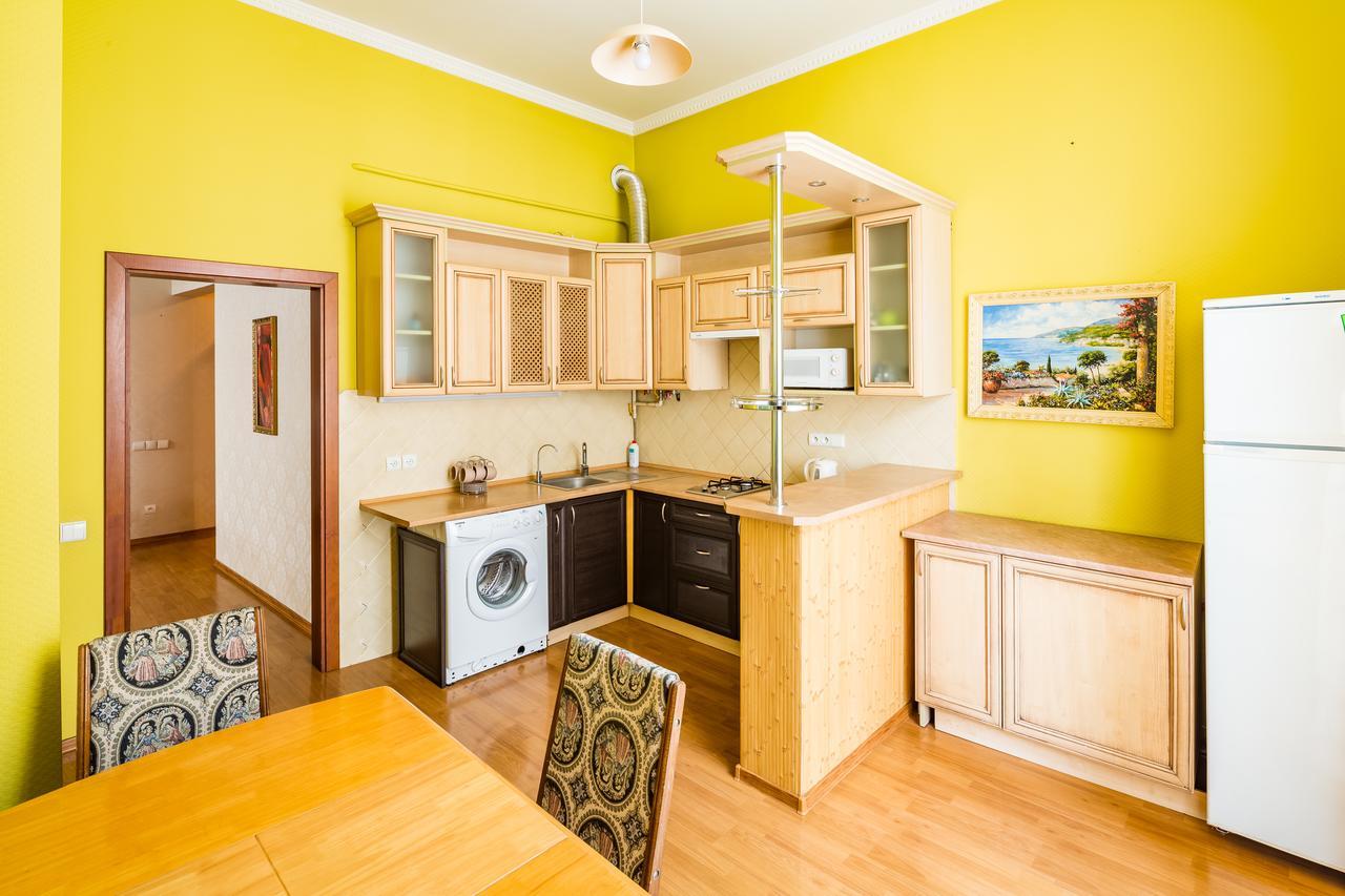 2 Virmens'Ka Apartment Lviv Buitenkant foto