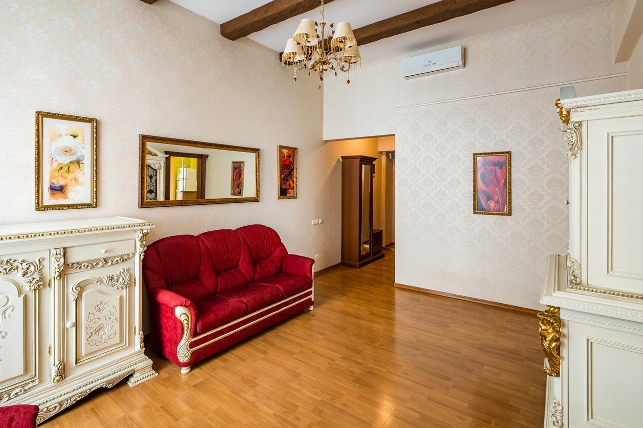 2 Virmens'Ka Apartment Lviv Buitenkant foto