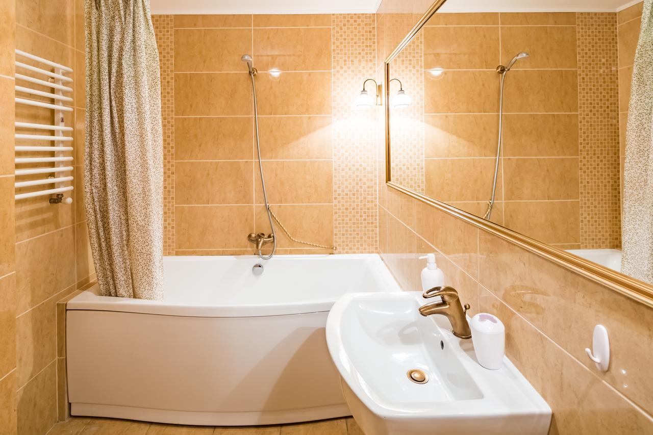 2 Virmens'Ka Apartment Lviv Buitenkant foto