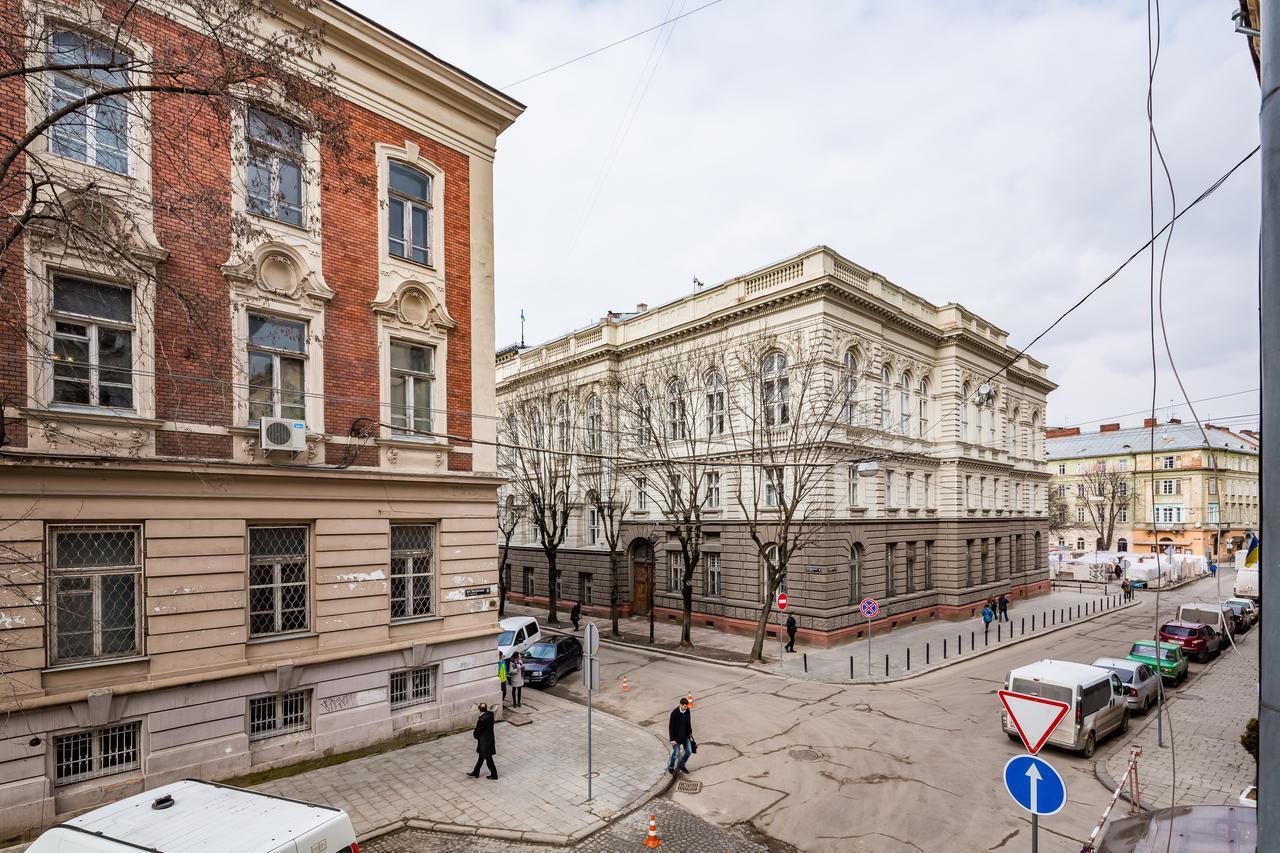 2 Virmens'Ka Apartment Lviv Buitenkant foto