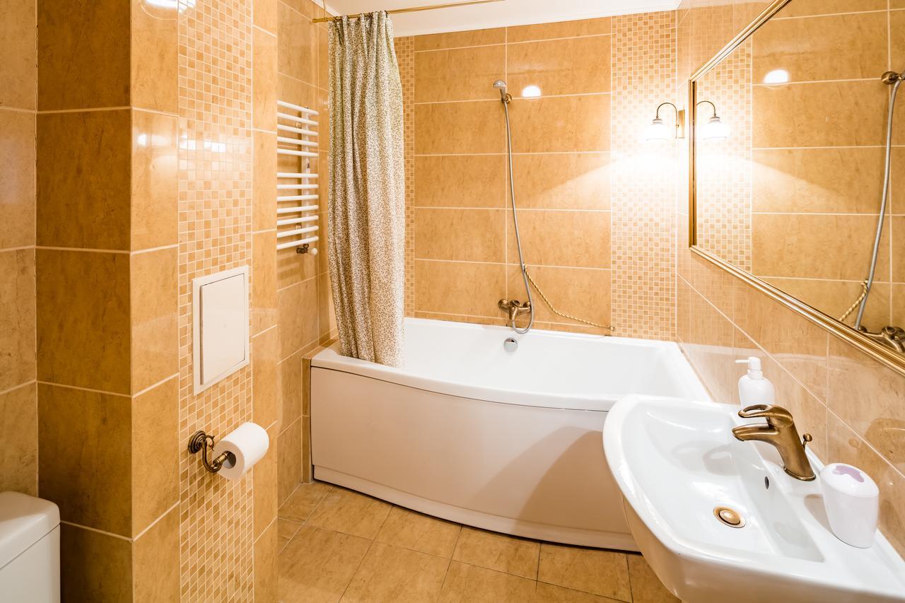 2 Virmens'Ka Apartment Lviv Buitenkant foto